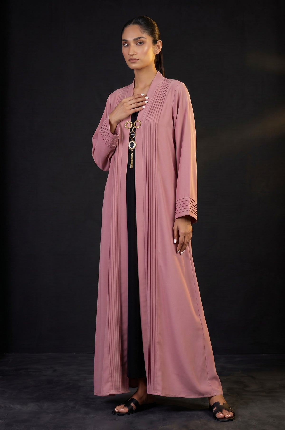 Side view of Dusty Rose Pleated Brooch Abaya showing black inner layer contrast
