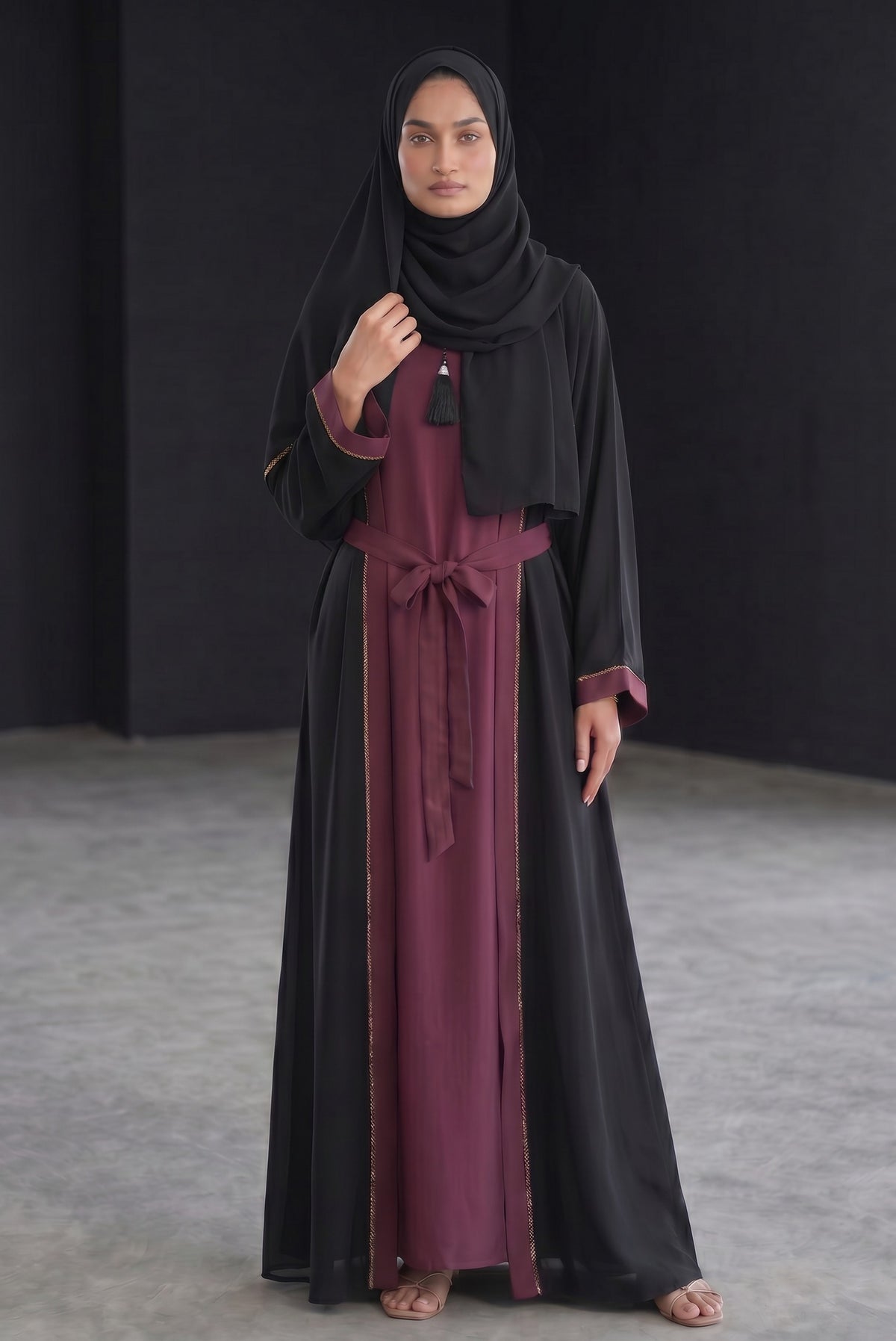 Side profile of Classic Onyx Deep Set highlighting the silhouette