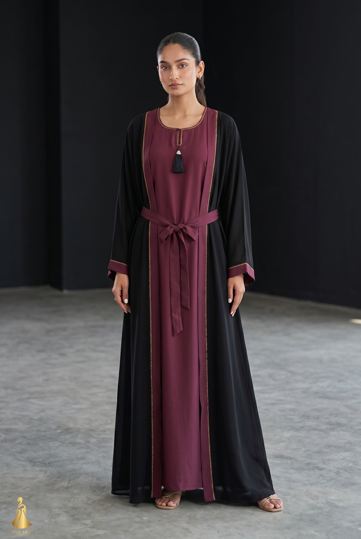 Full-length view of Classic Onyx Deep Set in Shades: A classic, commanding deep black (Onyx) outer coat flawlessly contrasted with a rich, regal deep plum (maroon) inner